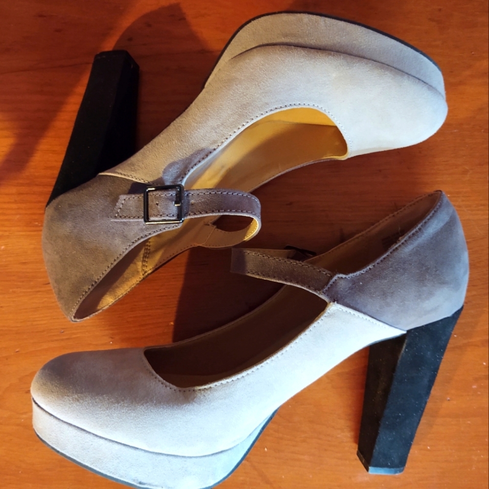 Candie's platform pumps - size 10